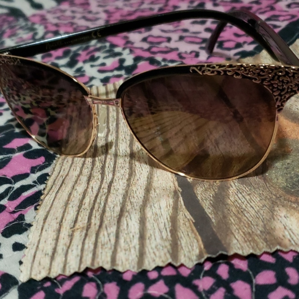 Sun glasses - Picture 3 of 3